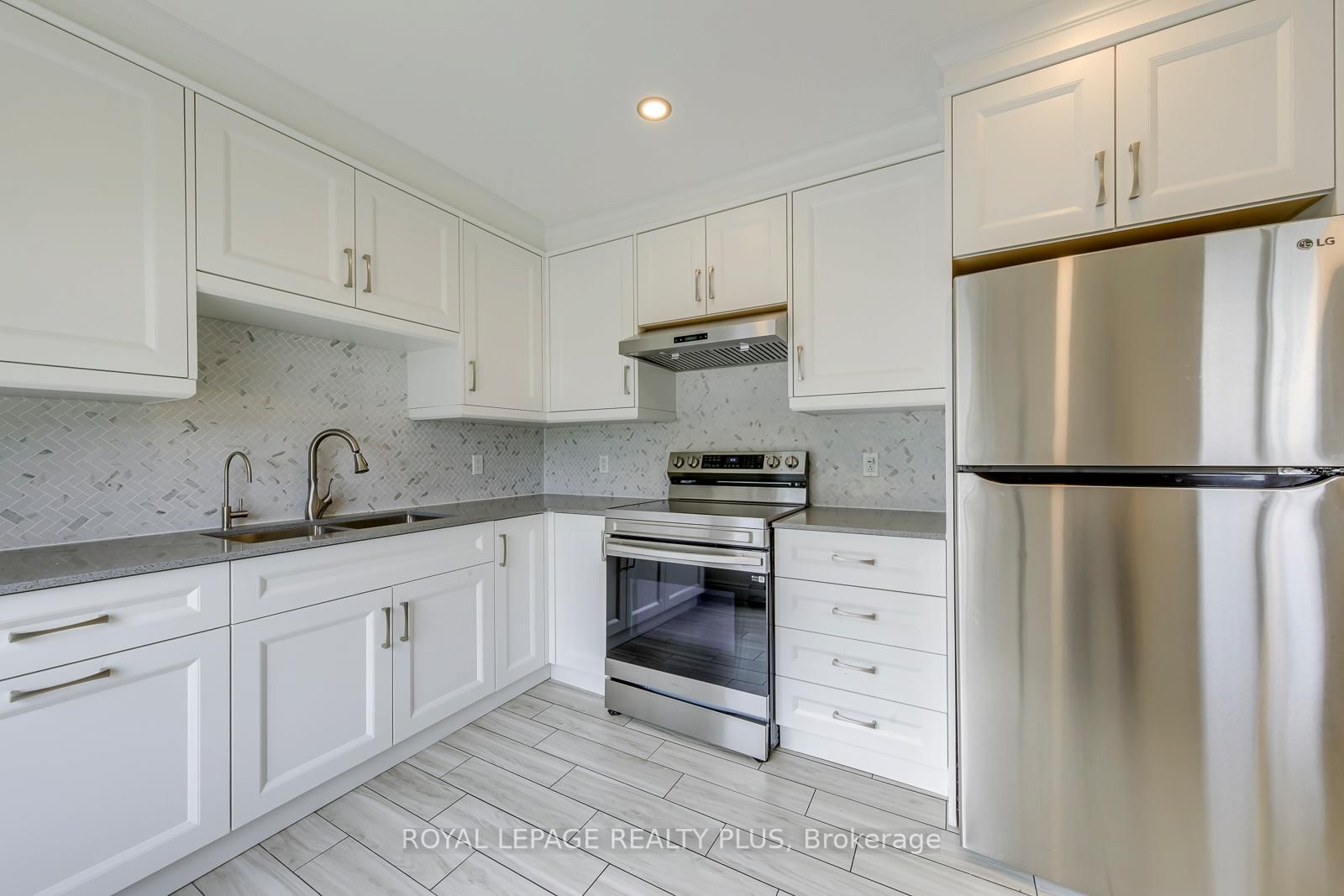 640 RATHBURN Road E • #1 • Mississauga, ON photo 14