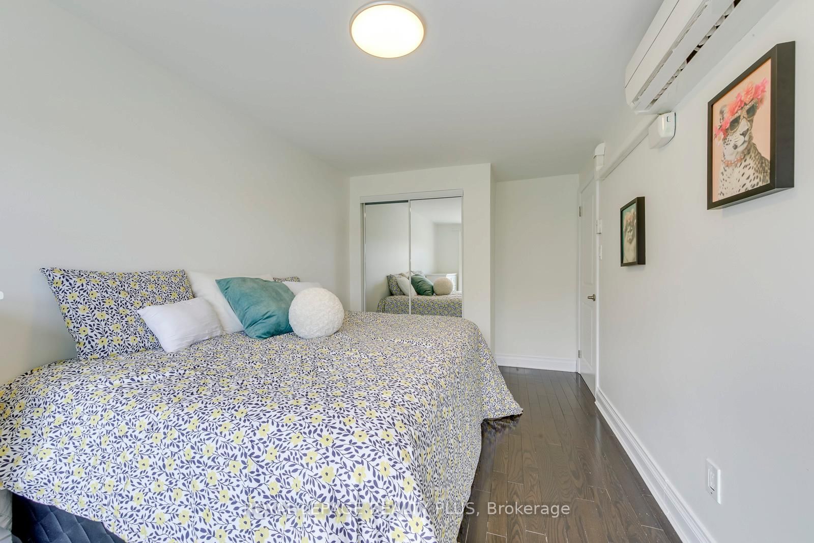 640 RATHBURN Road E • #1 • Mississauga, ON photo 25