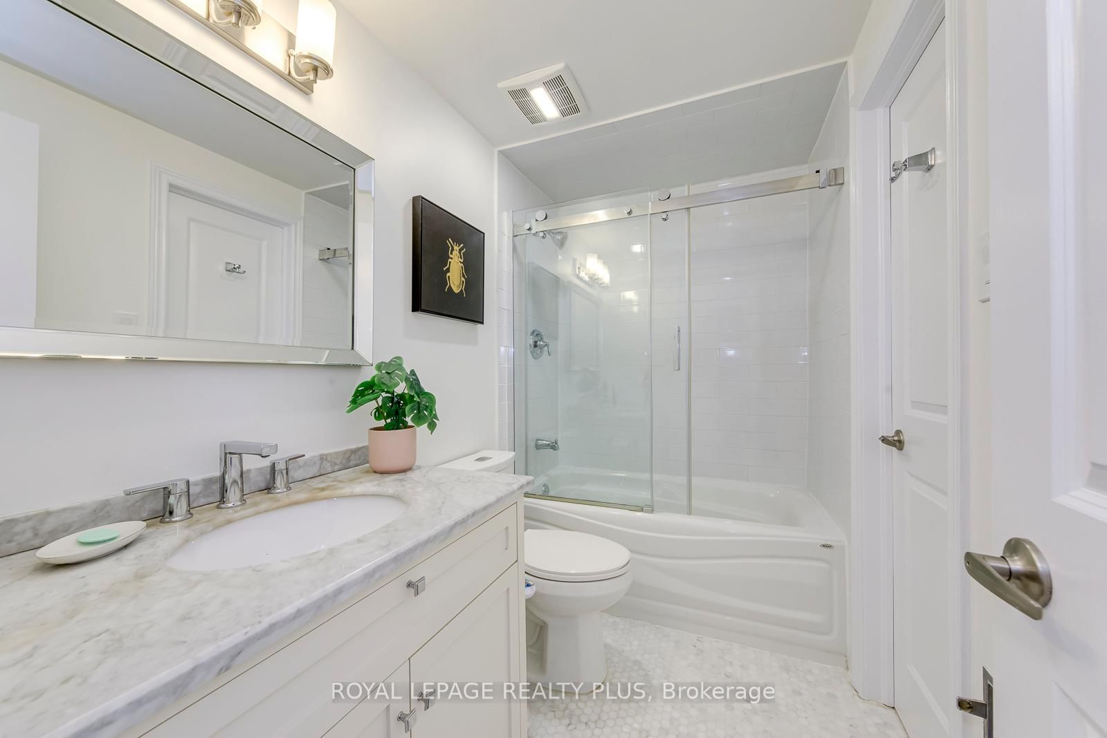 640 RATHBURN Road E • #1 • Mississauga, ON photo 28