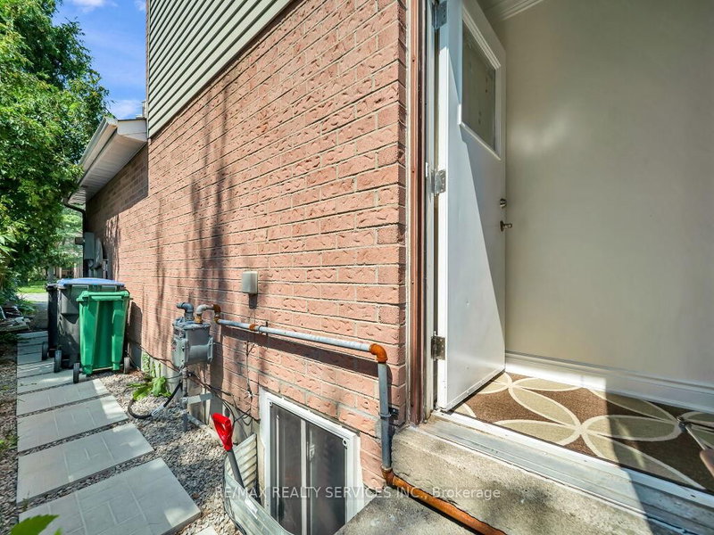 3079 Bartholomew Mississauga,ON L5N 3K9 — Photo 35