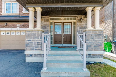 33 Tiger Crescent • Brampton, ON photo 3