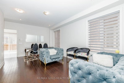 33 Tiger Crescent • Brampton, ON photo 6
