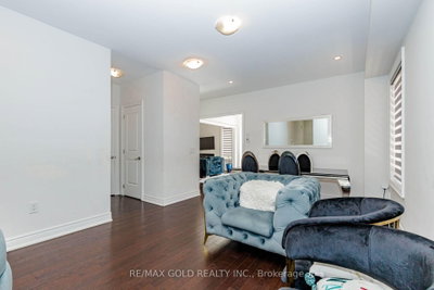 33 Tiger Crescent • Brampton, ON photo 8