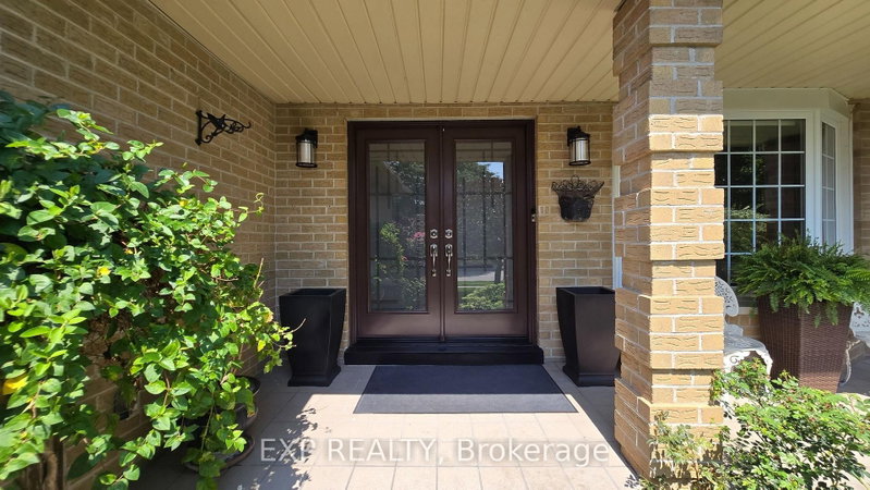 281 Mississaga Street
