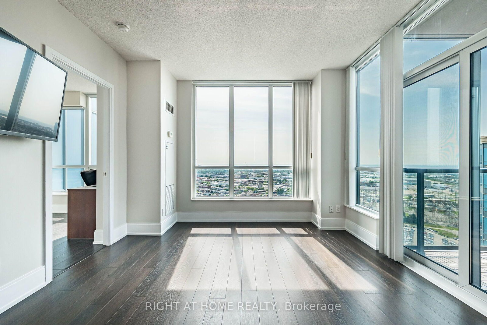 15 Viking Lane • ##2702 • Toronto, ON photo 17