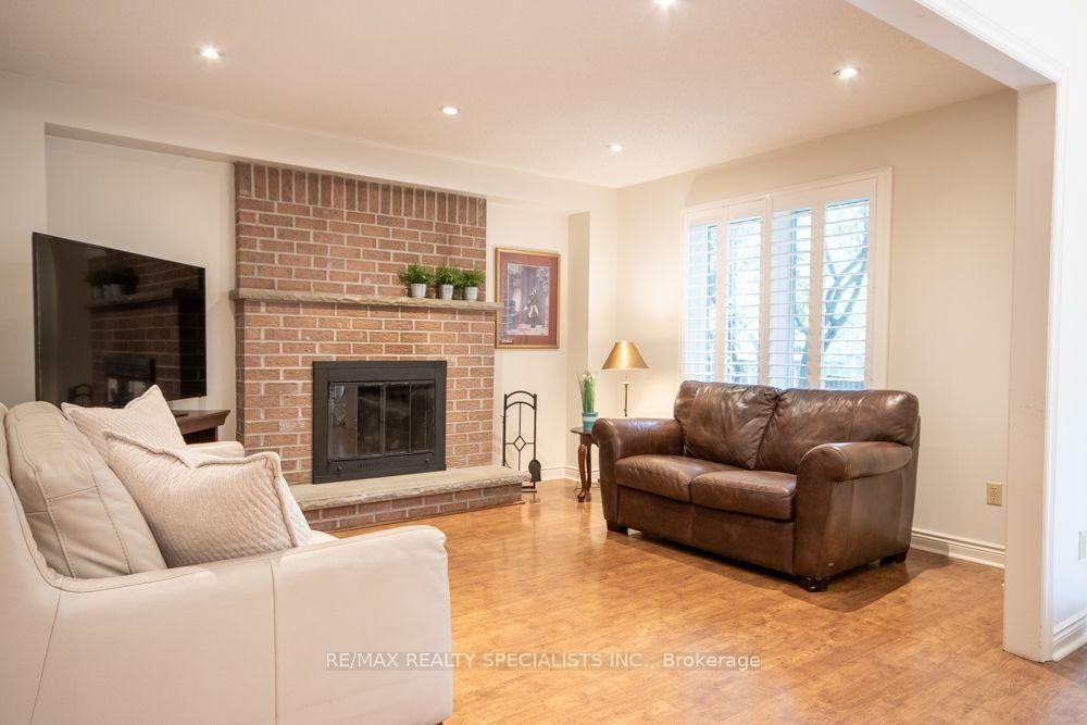 358 Erin Street • Oakville, ON photo 12