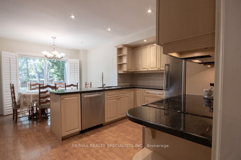 358 Erin Street • Oakville, ON photo 16
