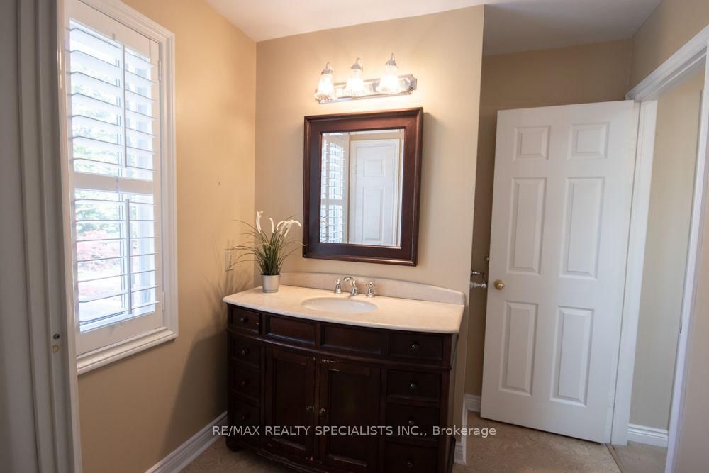 358 Erin Street • Oakville, ON photo 25