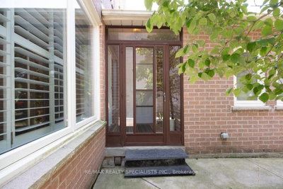 358 Erin Street • Oakville, ON photo 3