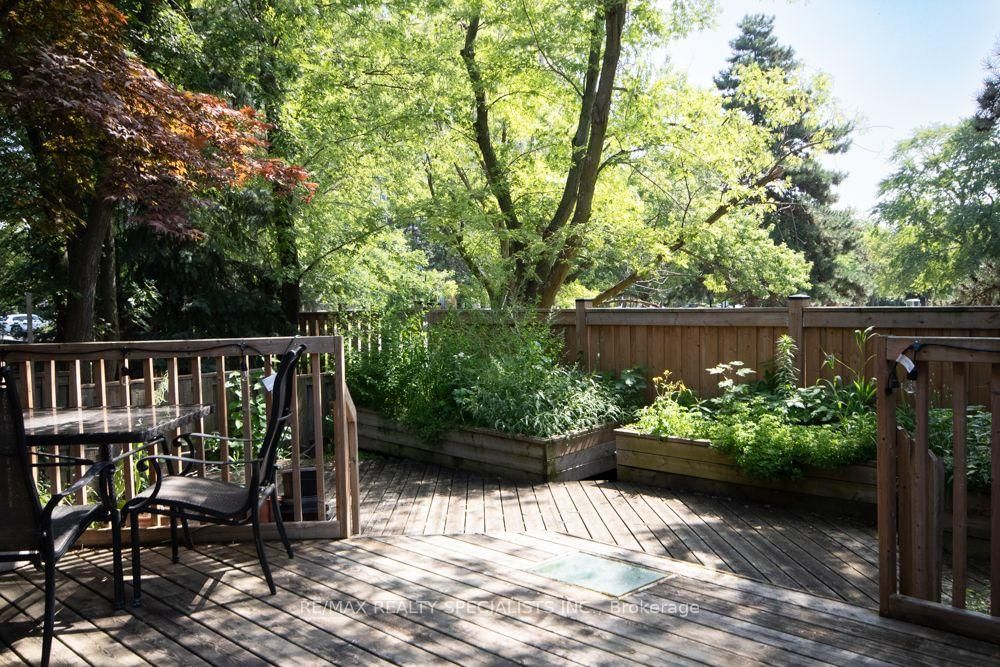 358 Erin Street • Oakville, ON photo 30
