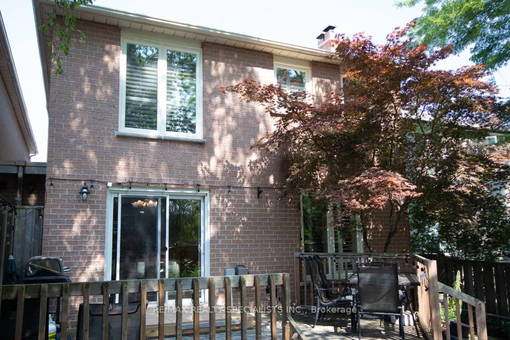 358 Erin Street • Oakville, ON photo 32