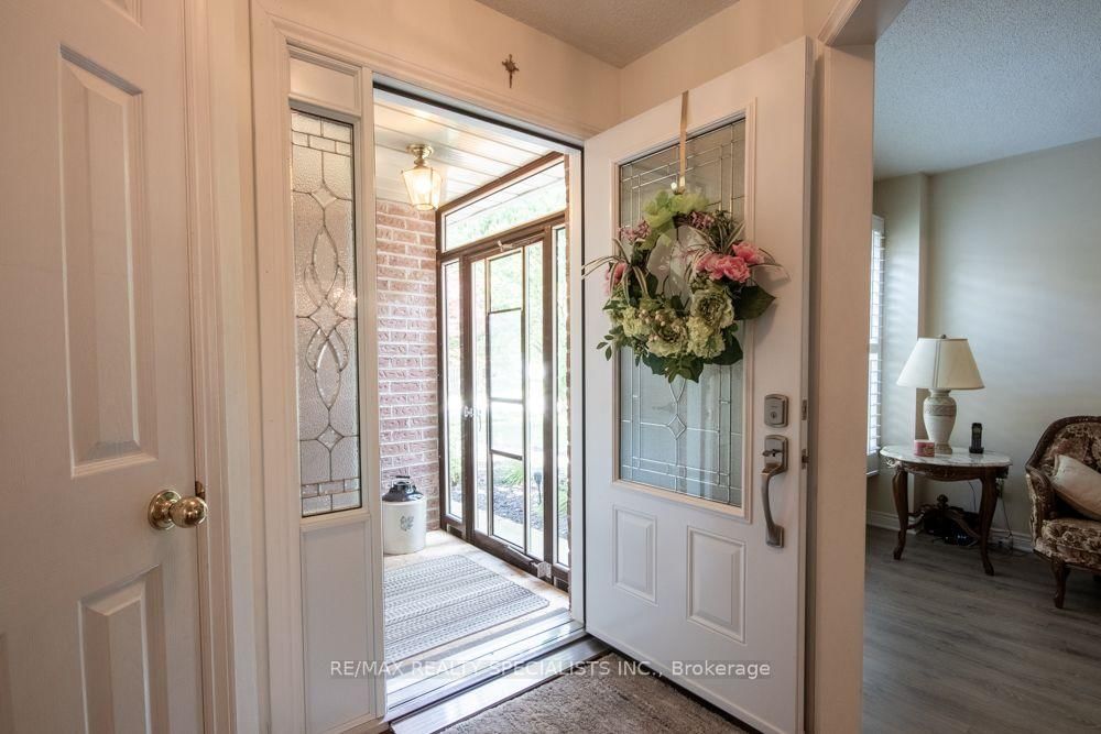 358 Erin Street • Oakville, ON photo 4