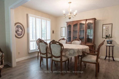 358 Erin Street • Oakville, ON photo 8