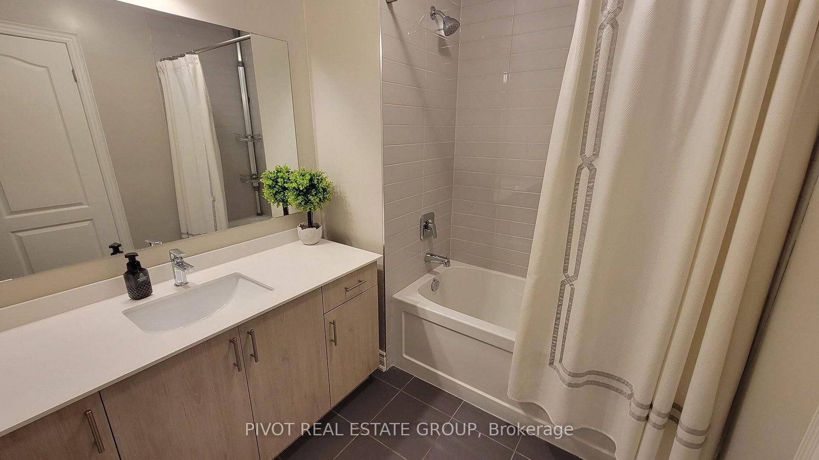 1292 Clarriage Court • Milton, ON photo 21