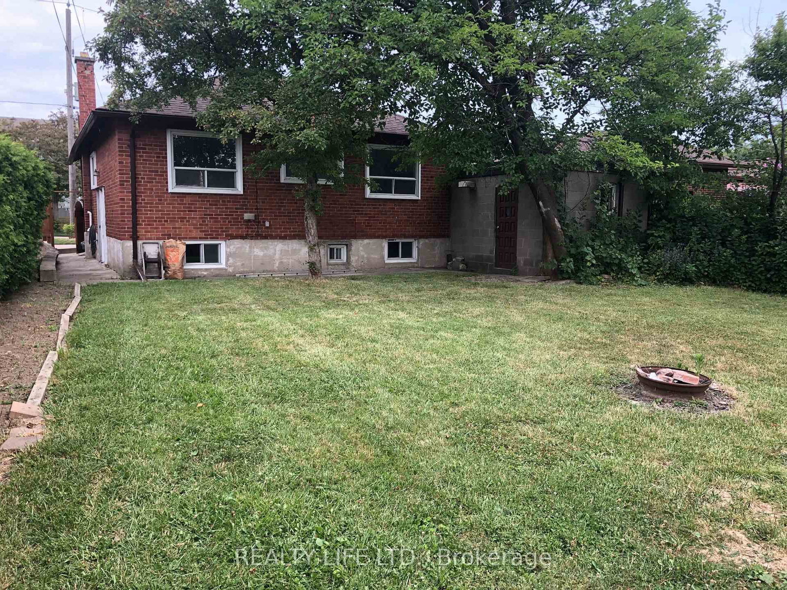 54 Garside Crescent • Toronto, ON photo 24