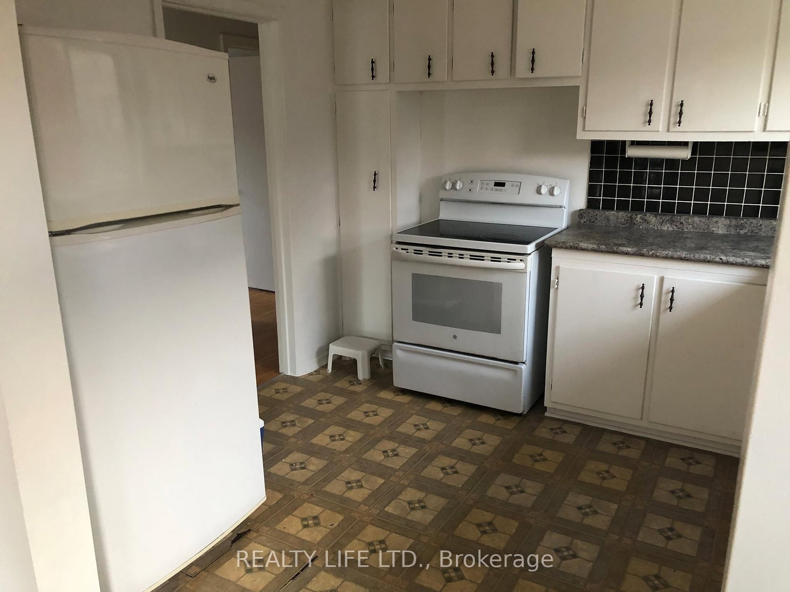 54 Garside Crescent • Toronto, ON photo 8