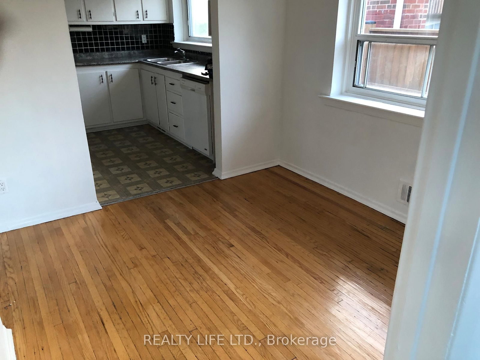 54 Garside Crescent • Toronto, ON photo 9