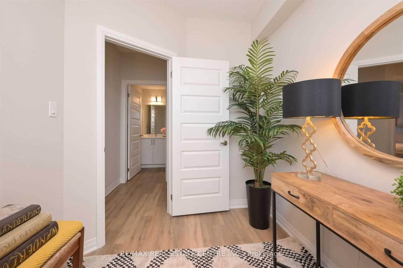 610 Farmstead Drive • #102 • Milton, ON photo 10
