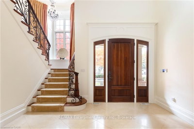 1081 Argyle Drive • Oakville, ON photo 3