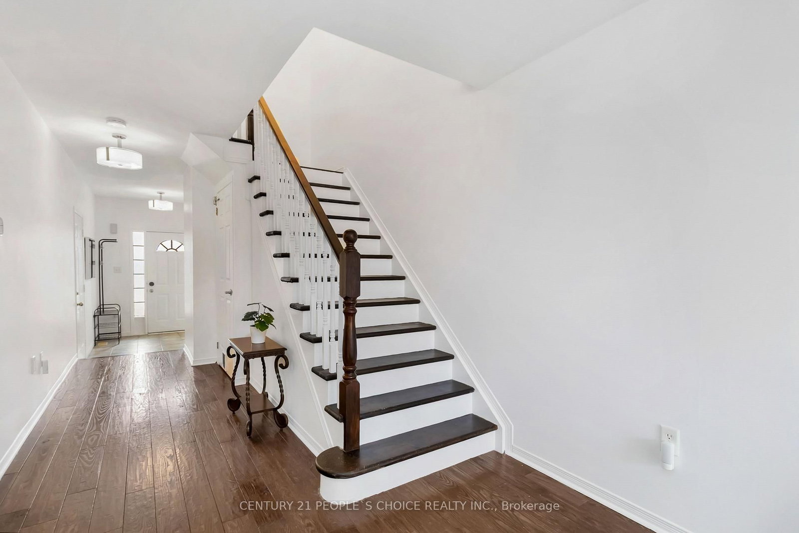 2145 Redstone Crescent • Oakville, ON photo 8