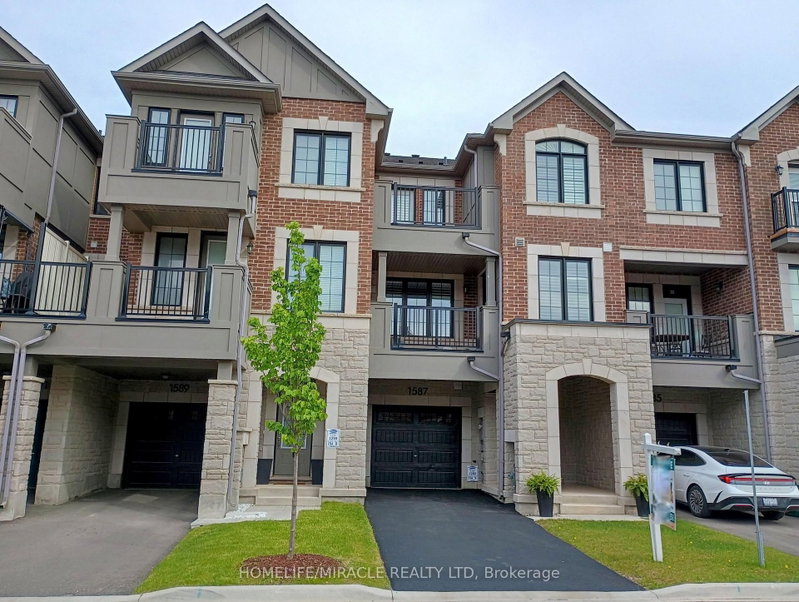 1587 Moira Crescent