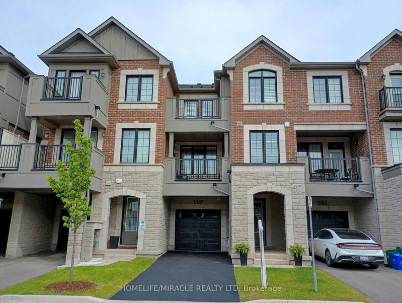 1587 Moira Crescent