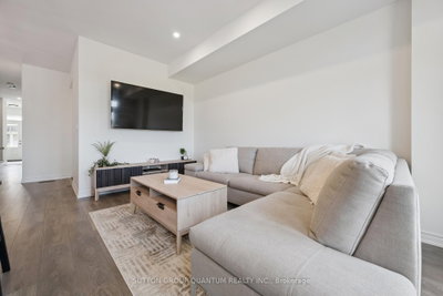 3040 Robert Lamb Boulevard • Oakville, ON photo 9