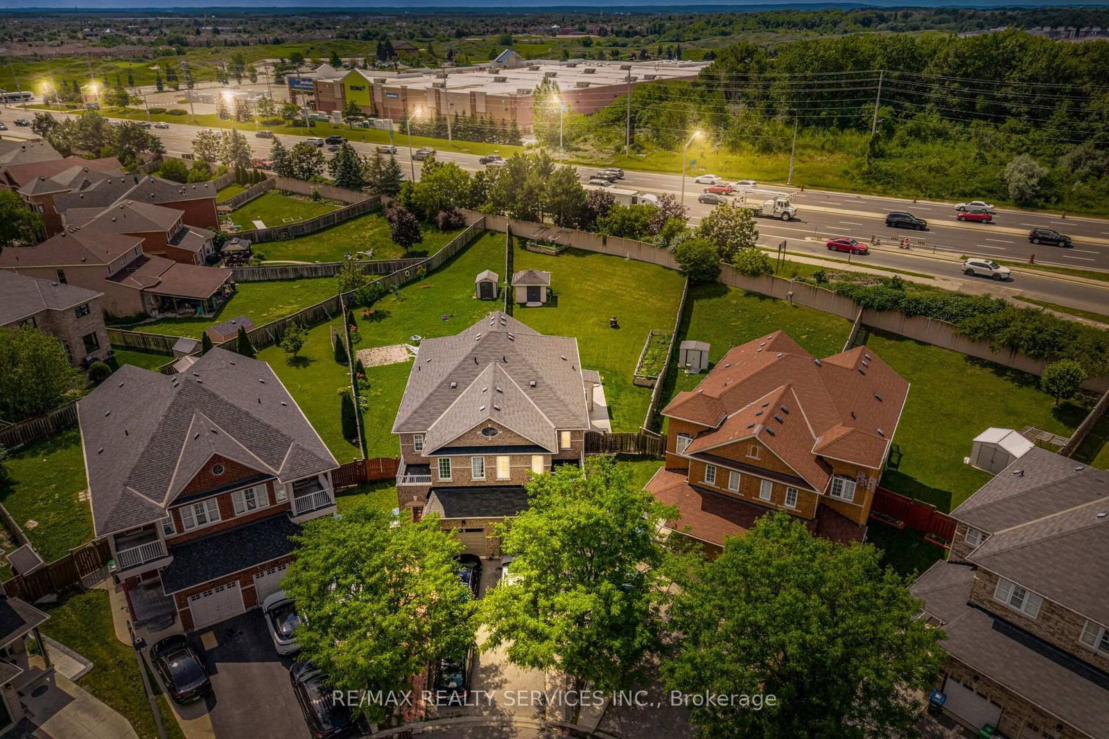32 Deepcoral Court • Brampton, ON photo 1