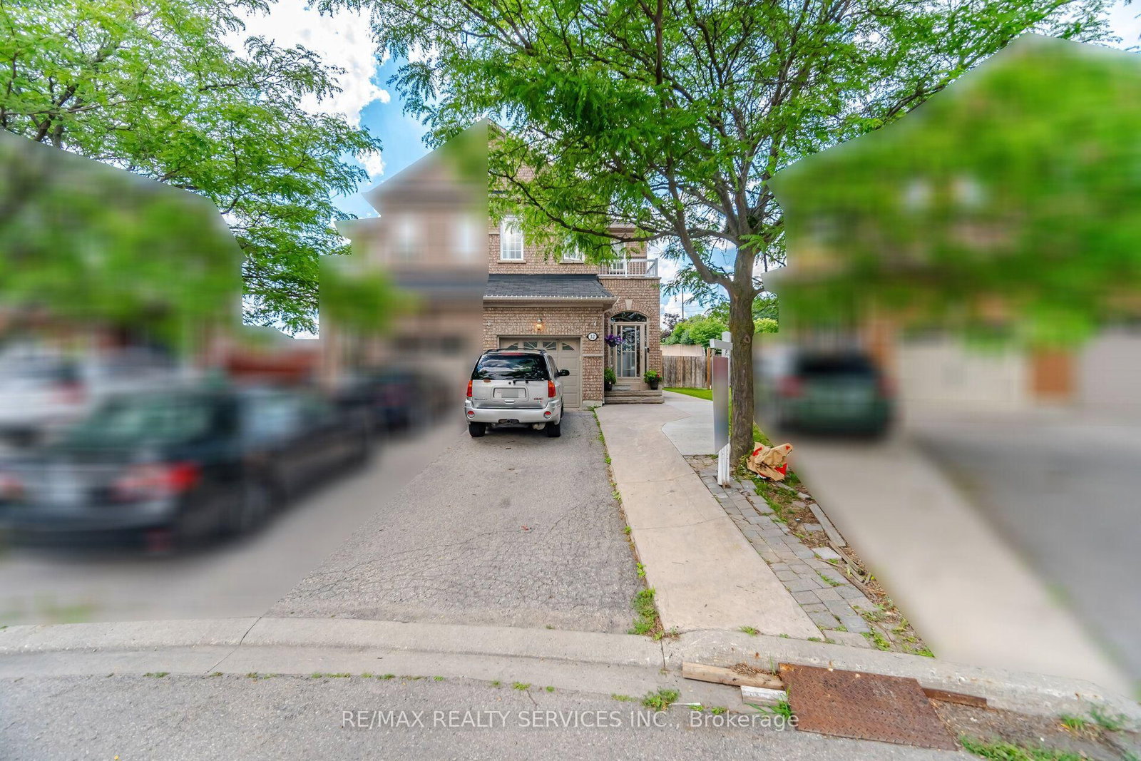 32 Deepcoral Court • Brampton, ON photo 4