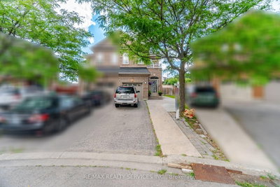32 Deepcoral Court • Brampton, ON photo 4