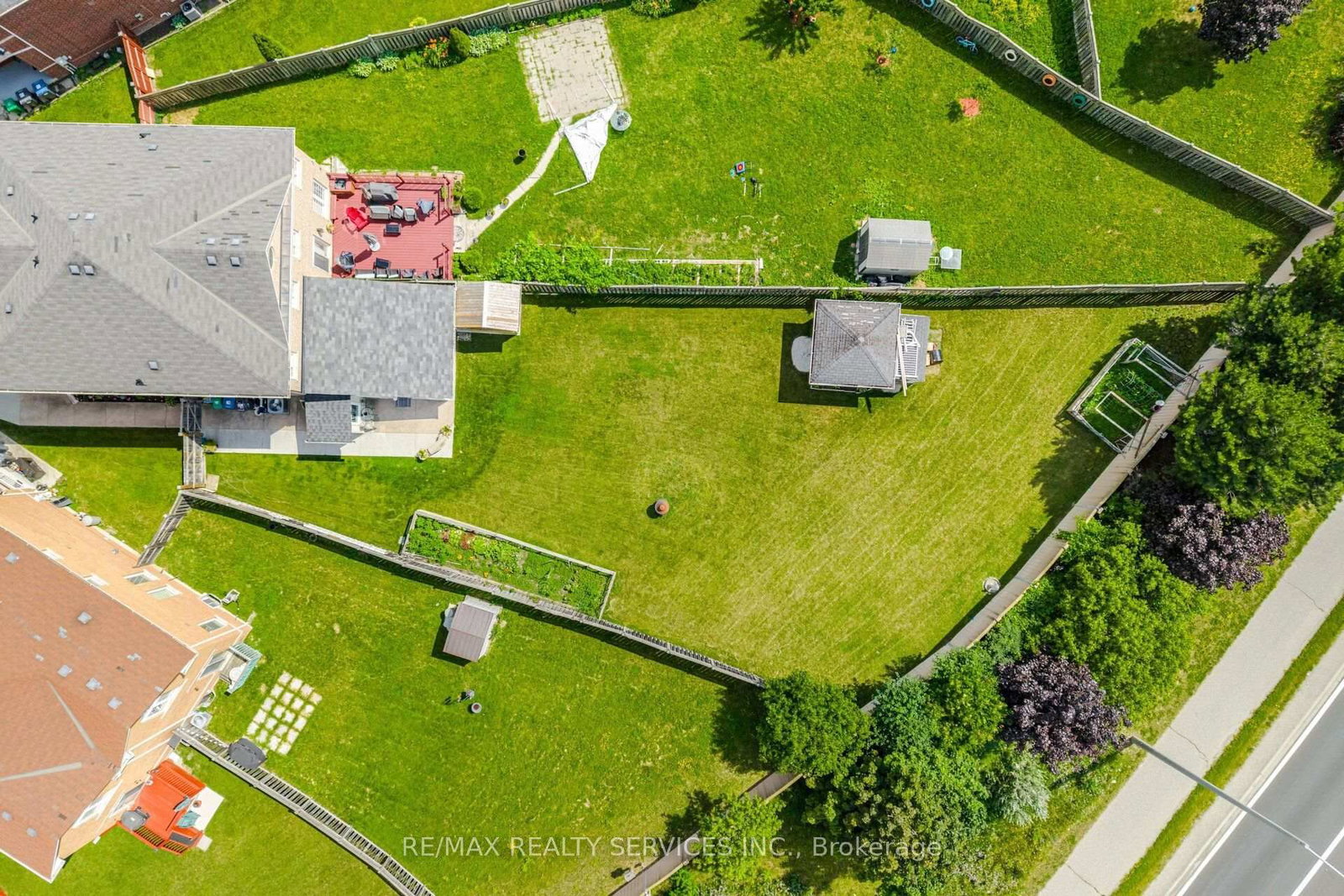 32 Deepcoral Court • Brampton, ON photo 48
