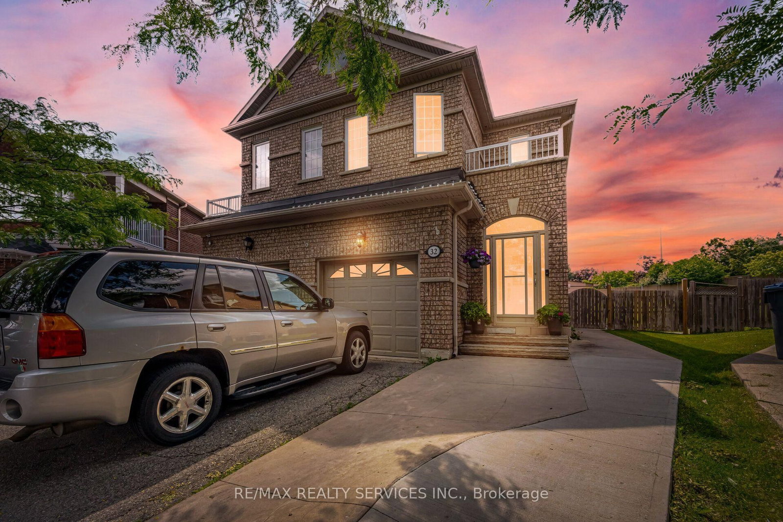 32 Deepcoral Court • Brampton, ON photo 5