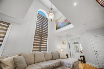32 Deepcoral Court • Brampton, ON photo 9