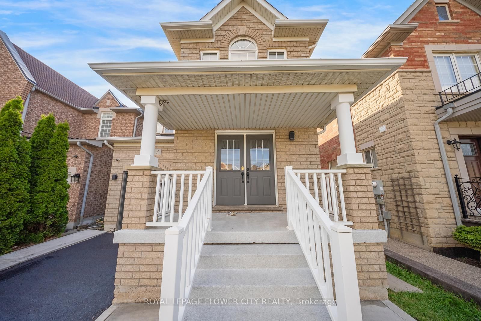 7 Penbridge Circle • Brampton, ON photo 4