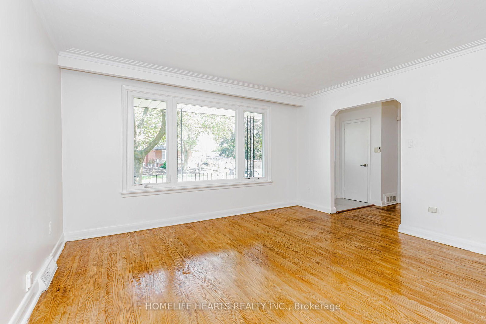 6 Dittmer Crescent • Toronto, ON photo 11