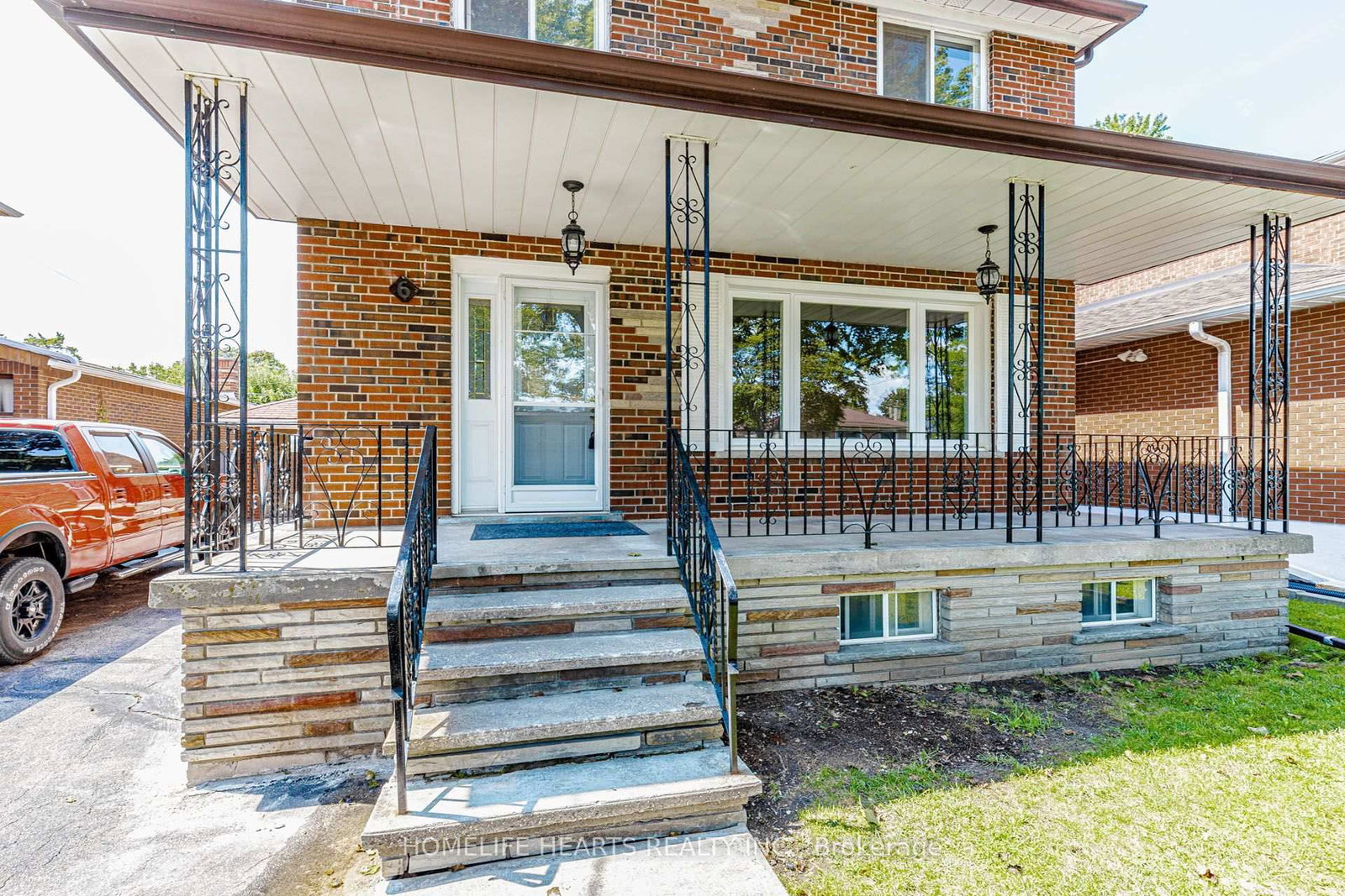 6 Dittmer Crescent • Toronto, ON photo 5