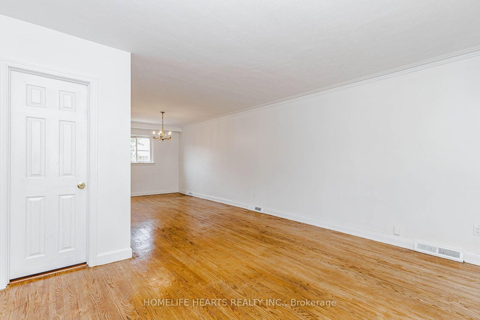 6 Dittmer Crescent • Toronto, ON photo 9