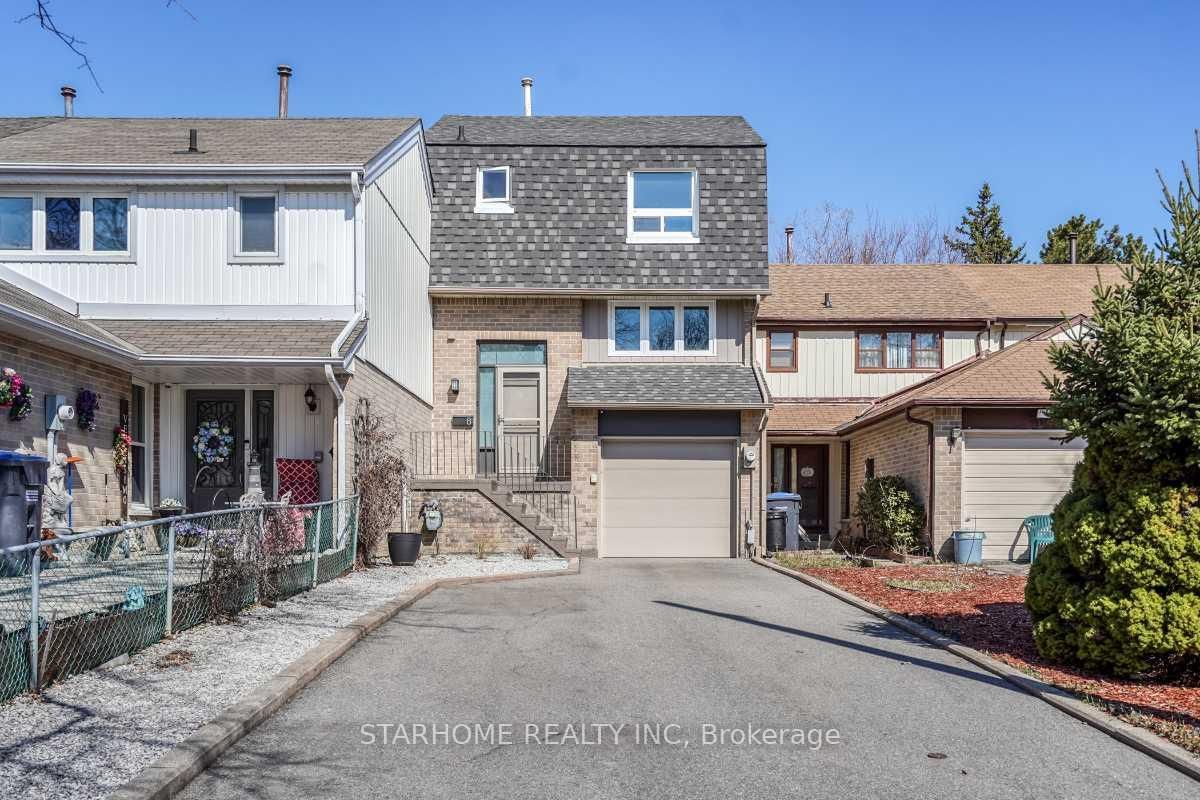 8 Amberwood Square • Brampton, ON photo 1