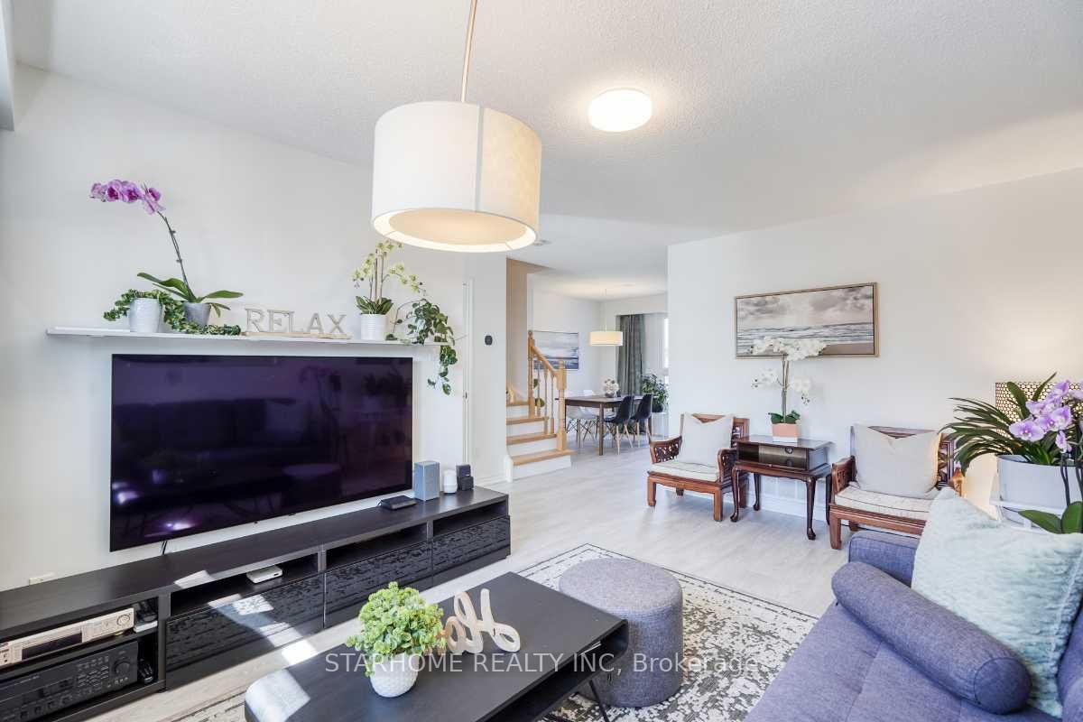 8 Amberwood Square • Brampton, ON photo 10
