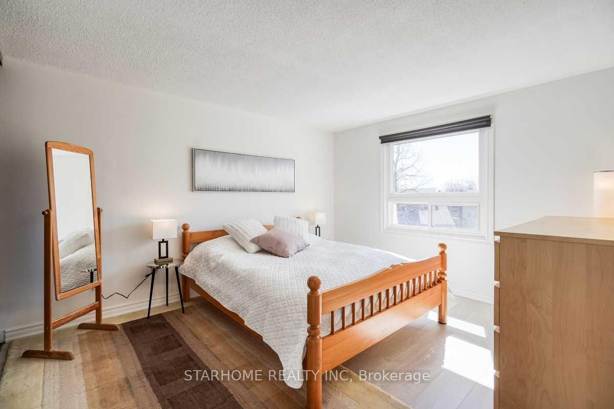 8 Amberwood Square • Brampton, ON photo 18