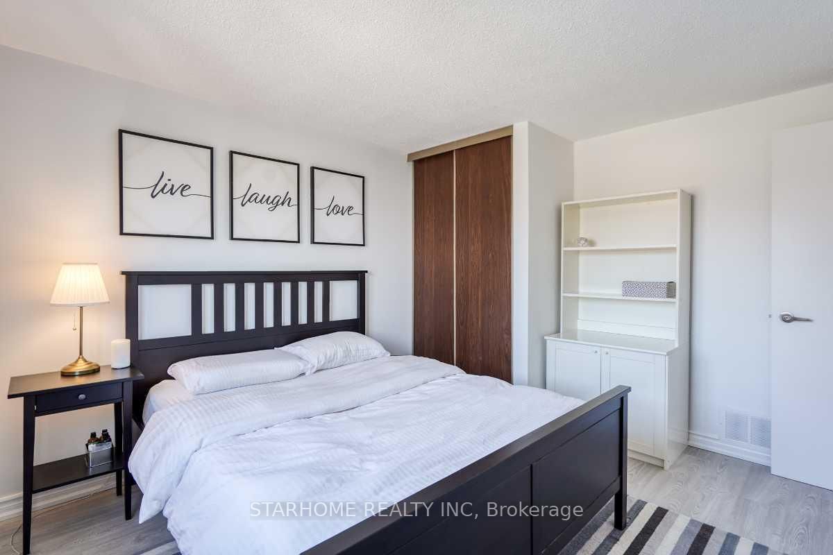 8 Amberwood Square • Brampton, ON photo 21