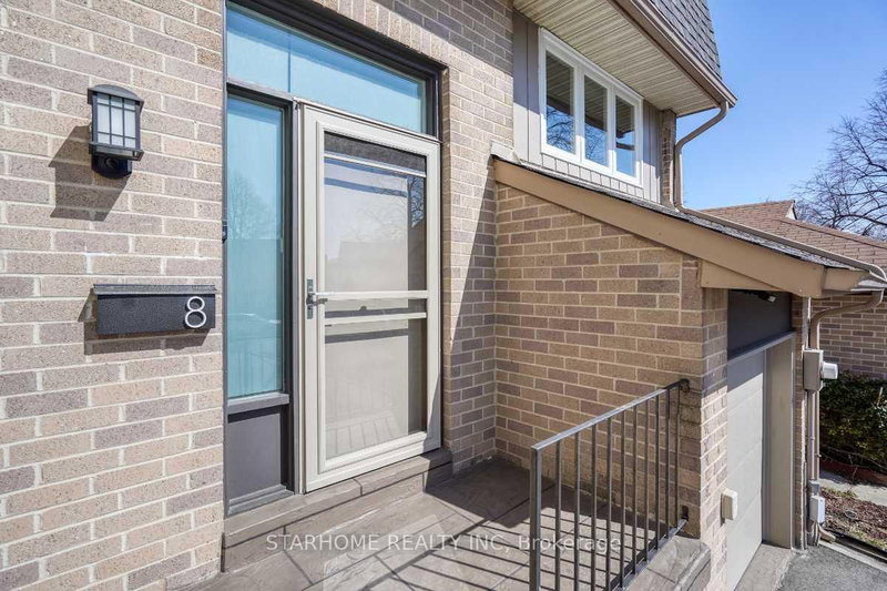 8 Amberwood Square