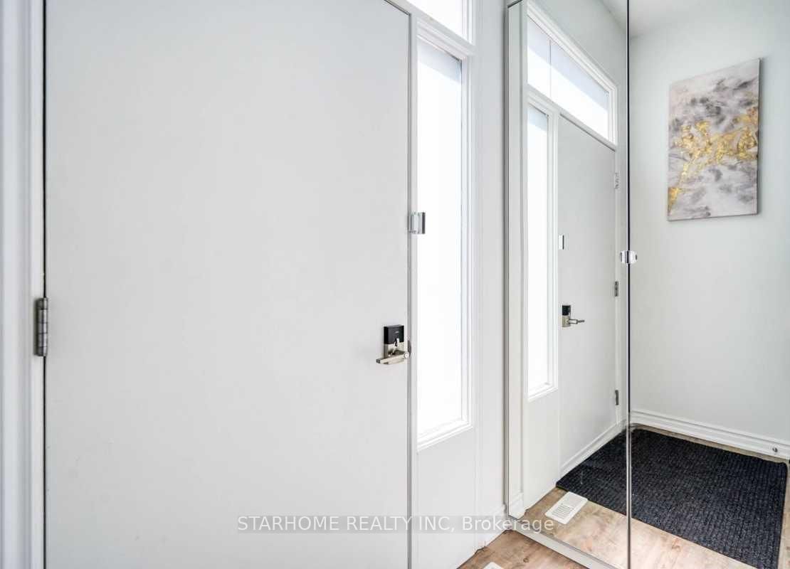 8 Amberwood Square • Brampton, ON photo 4