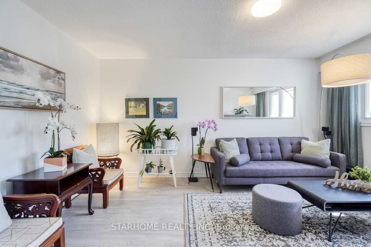 8 Amberwood Square • Brampton, ON photo 8