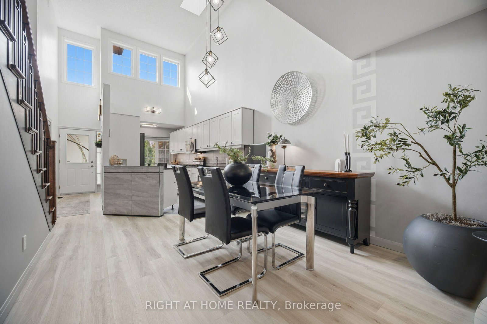 3064 Lakeshore Road W • Oakville, ON photo 11