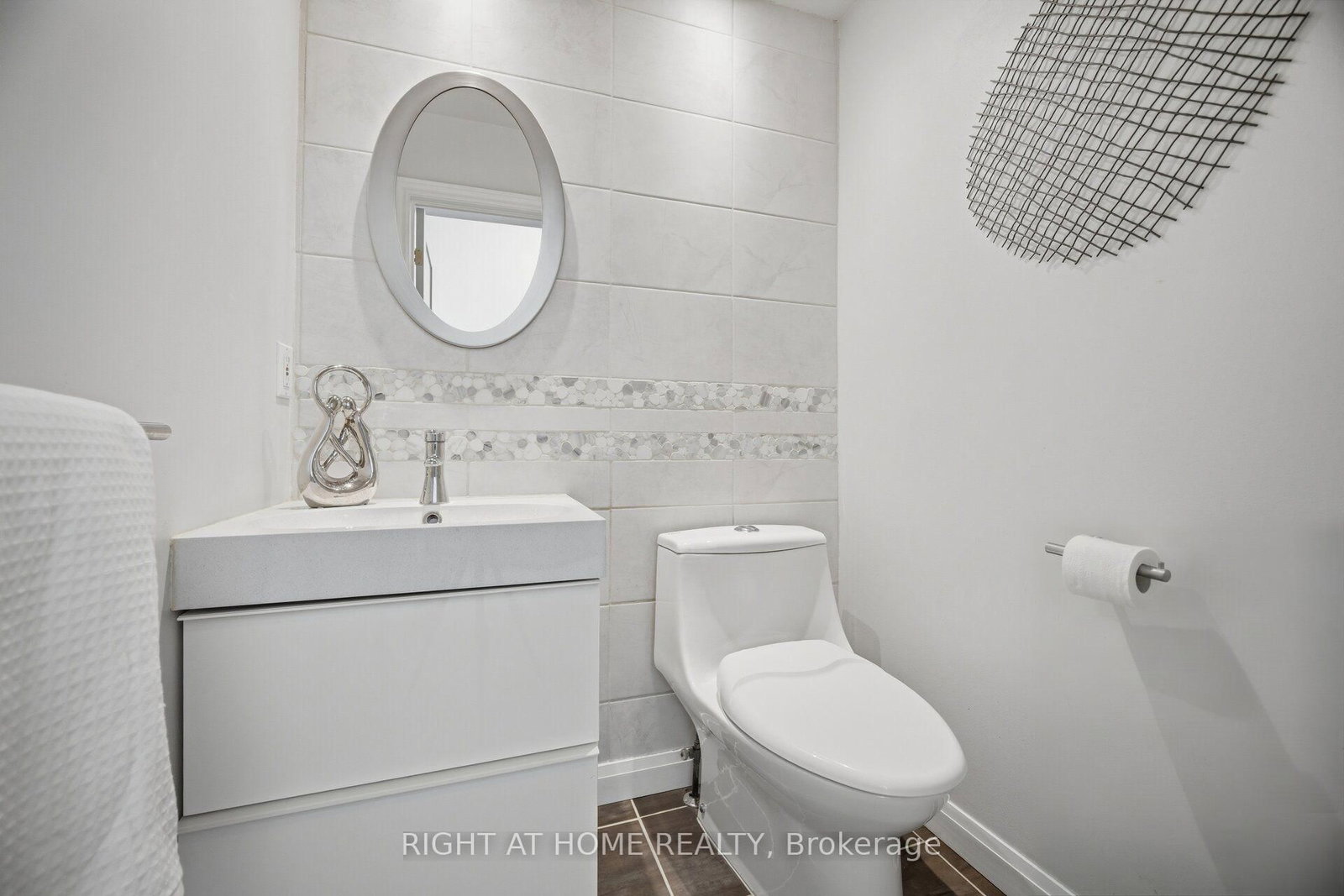 3064 Lakeshore Road W • Oakville, ON photo 15