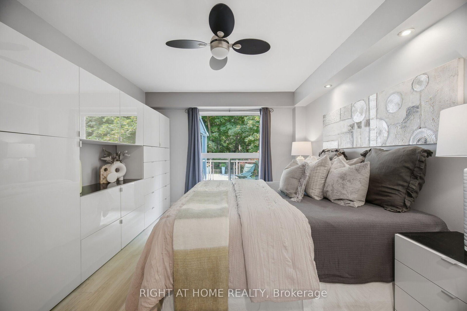 3064 Lakeshore Road W • Oakville, ON photo 17