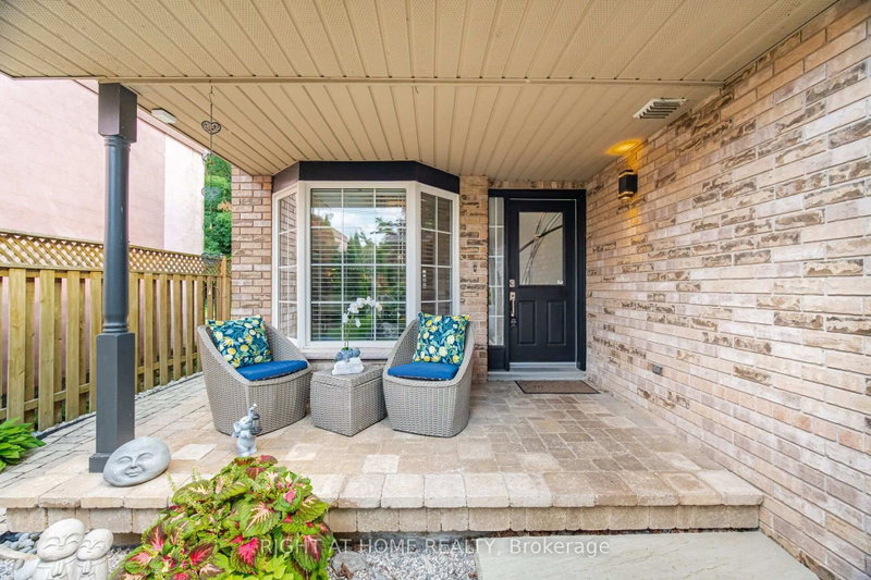 3064 Lakeshore Road W