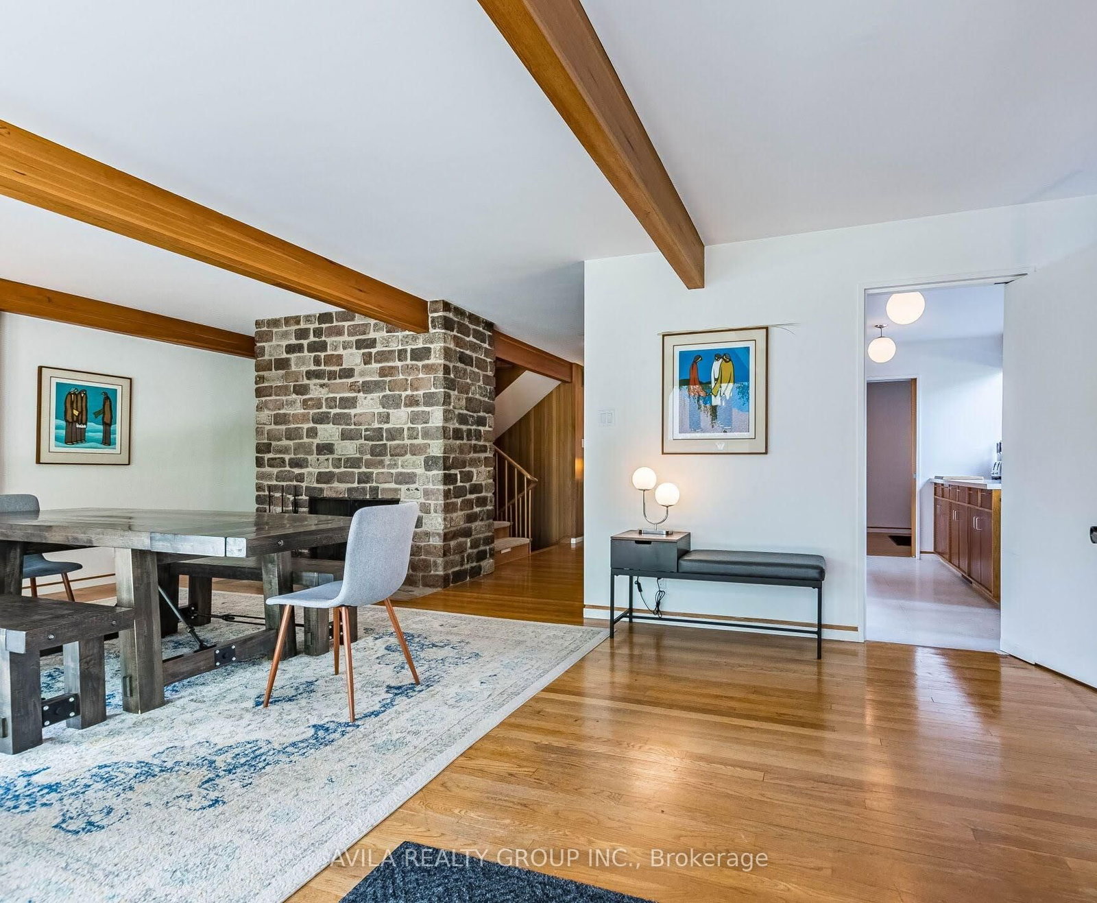 Listing Image 4