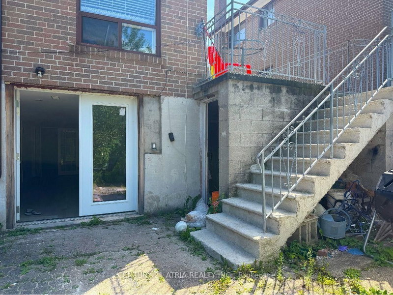 Lower - 65 Newlin Crescent